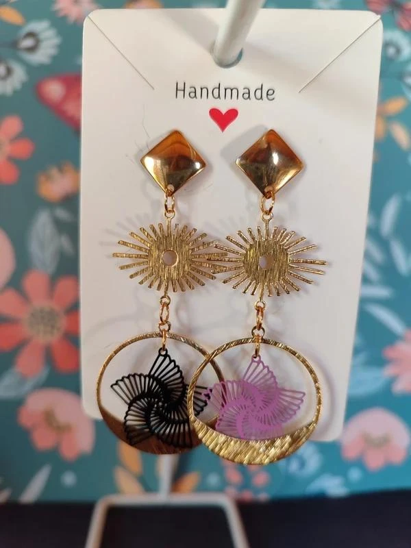 Boucles d'oreilles colorées et légères